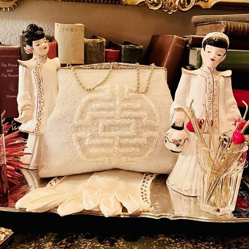 ♥️ Vintage Creations by Harilela's Ivory 
Beaded Purse- Made in Hong Kong 1960s